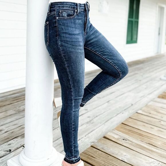 NWT Judy Blue Dark and Twisty Tummy Control Dark Wash Skinny Jeans Sz 25 - Picture 2 of 9